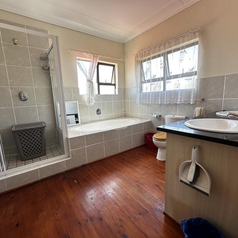 2 Bedroom Property for Sale in Fraaiuitsig Western Cape